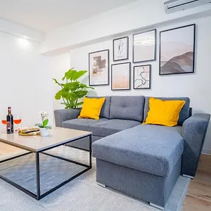 Refreshingly Chic: Newly Renovated 2br Bucureşti